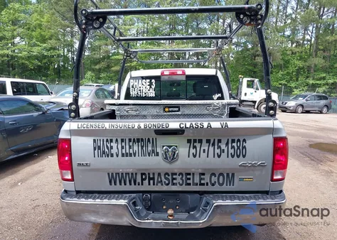 2018 Ram 1500 Slt 4X4 6'4 Box z USA, uszkodzony, nr VIN 1C6RR7GG0JS120371